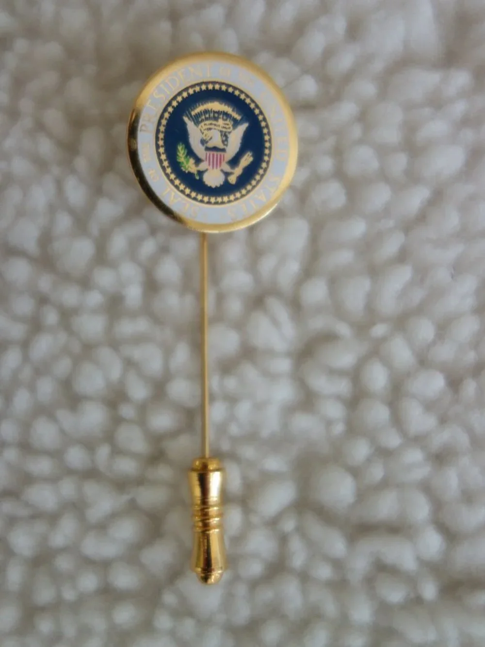 Vntg RONALD REAGAN President of the United States Seal Lapel Pin